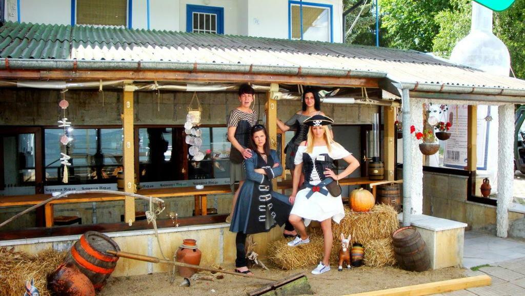 Комплекс Белите Къщи Shtarkelovo Gnezdo Exterior foto